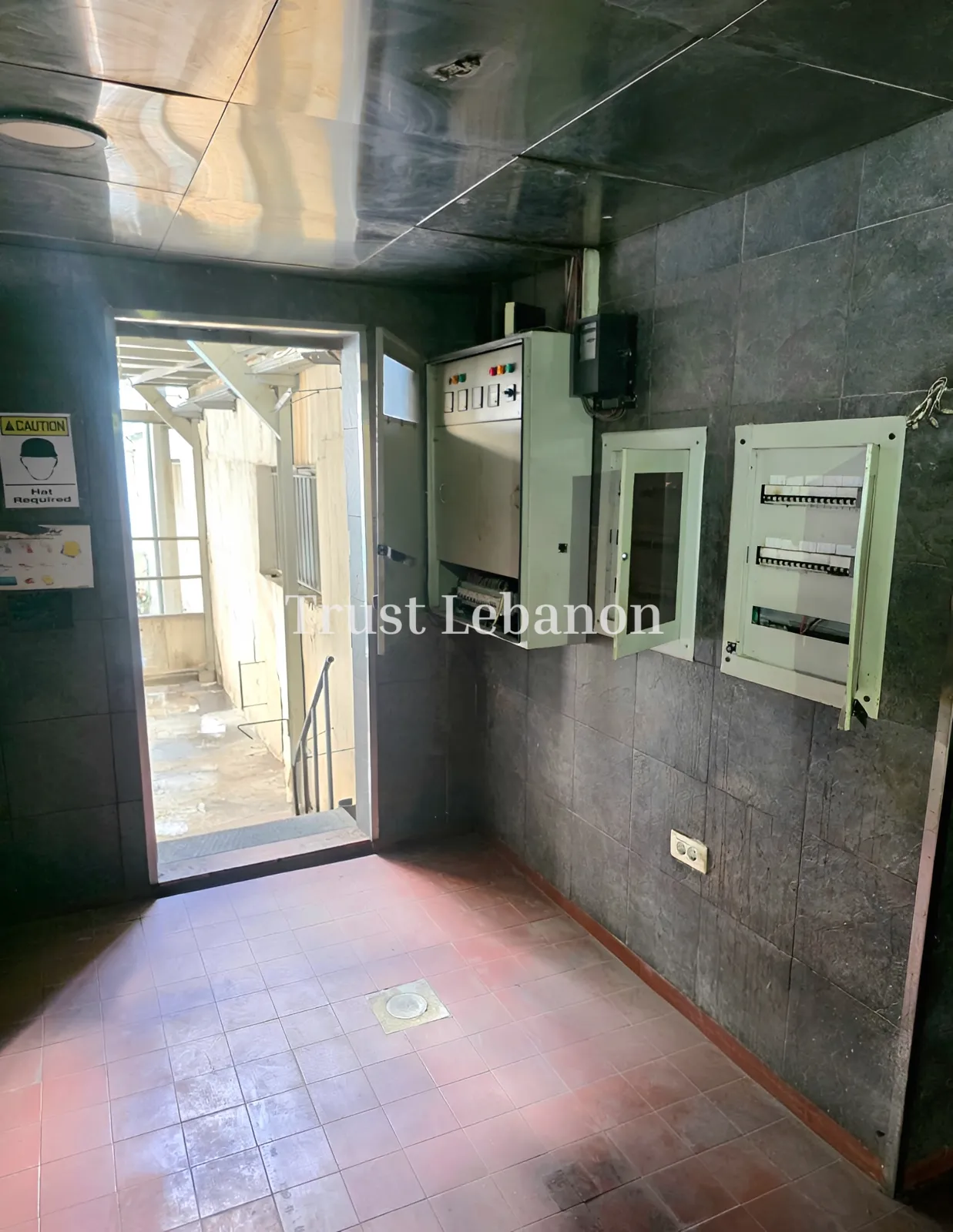 Showroom for rent in Baabda