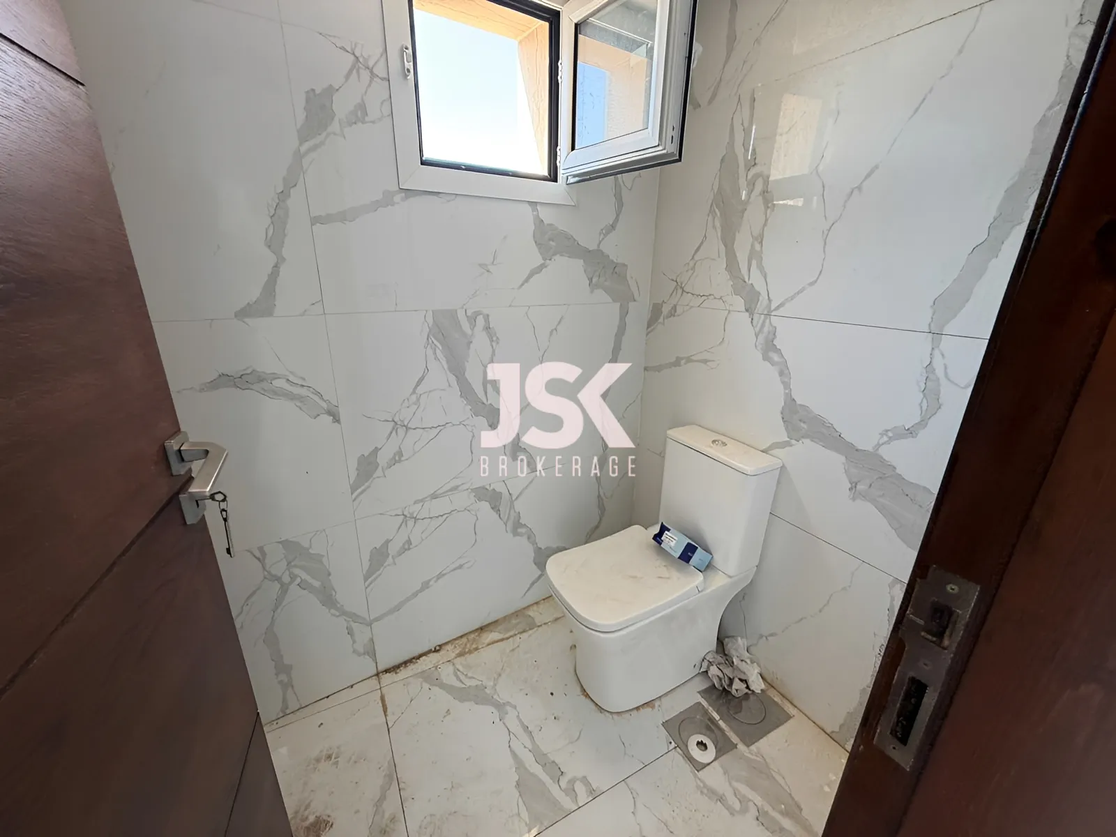 Office for Sale in Hosrayel