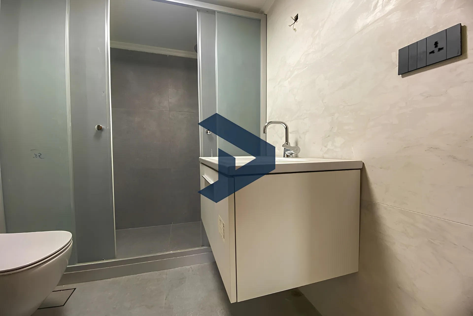 Apartment for sale in Ain el-Mreisseh, Beirut, Lebanon