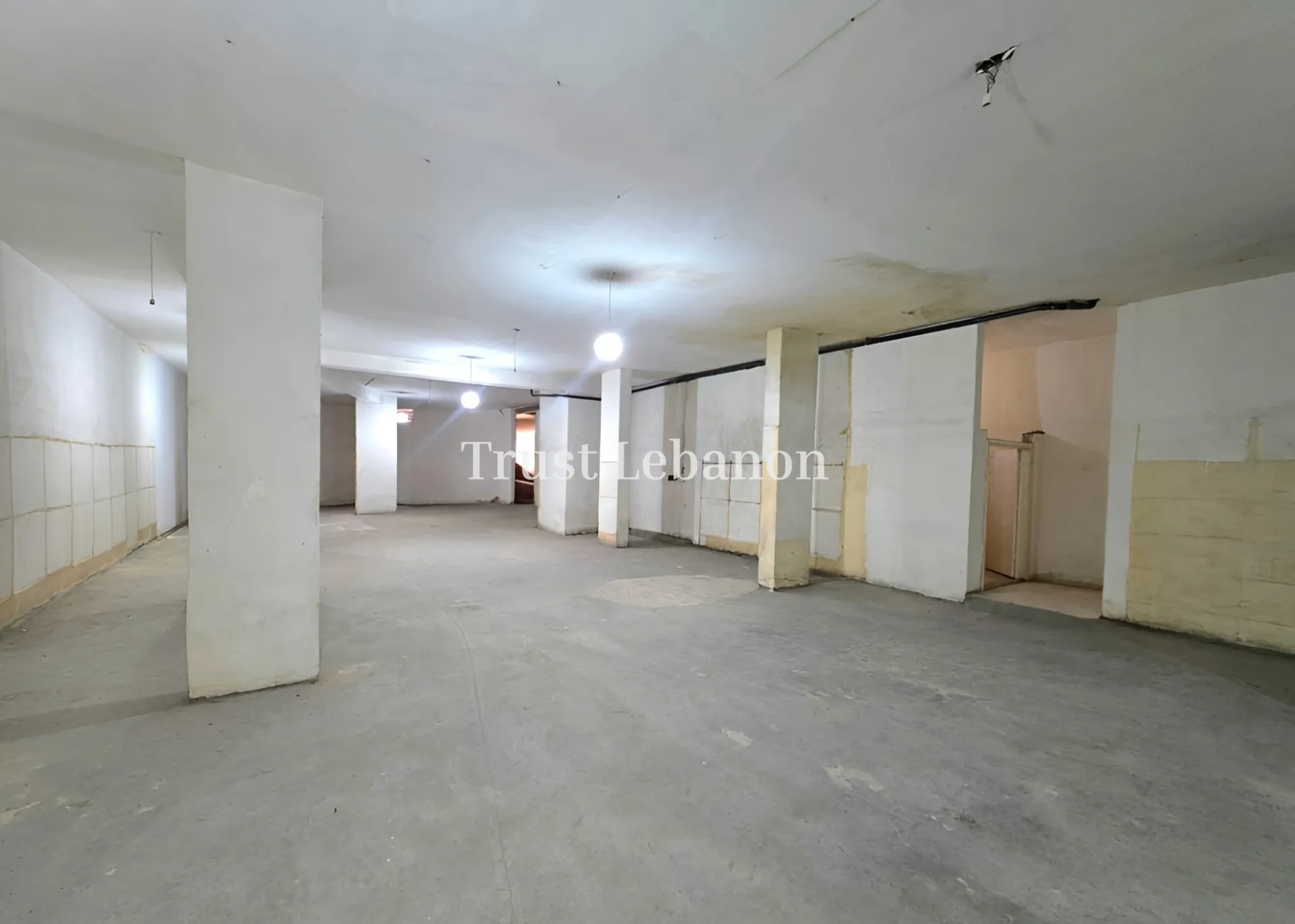 Warehouse for rent in Hazmieh