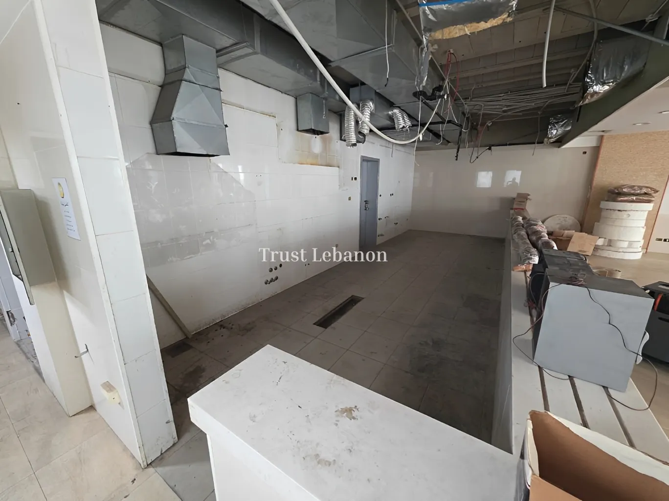 Showroom for rent in Mkalles, Lebanon
