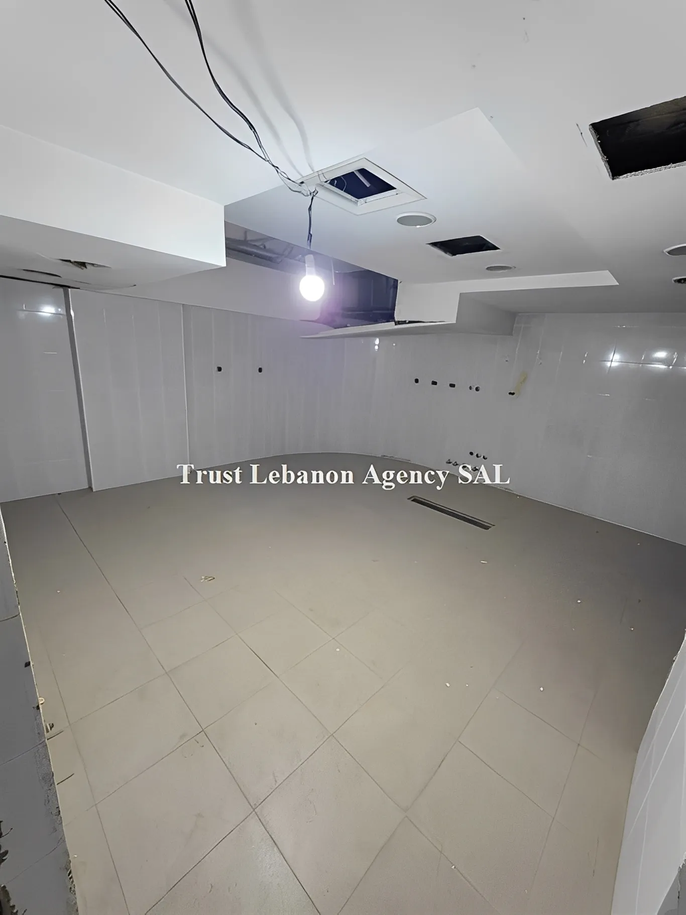 Commercial Property For Rent in Metn, Mkalles