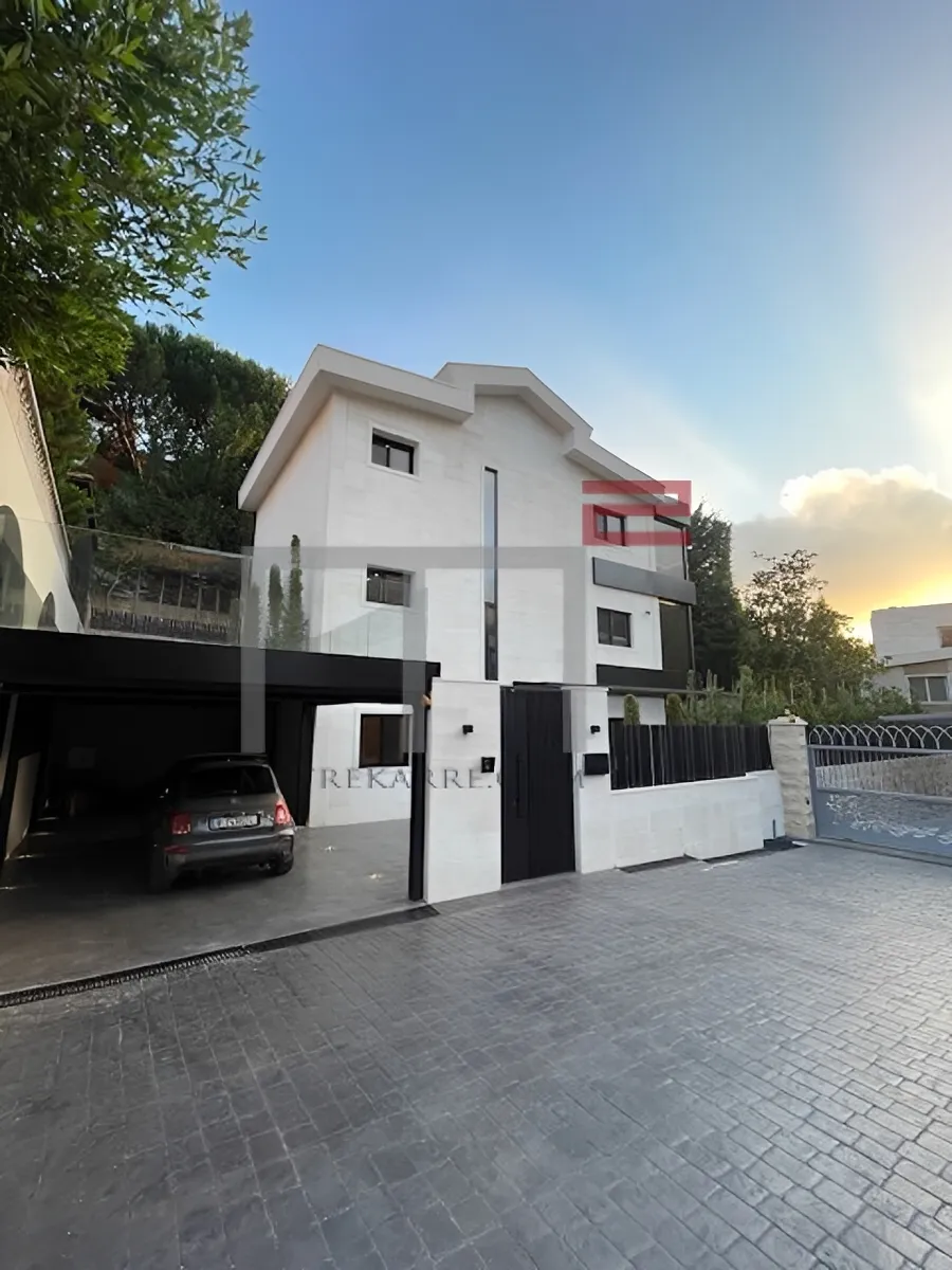 Villa for sale in Baabdat