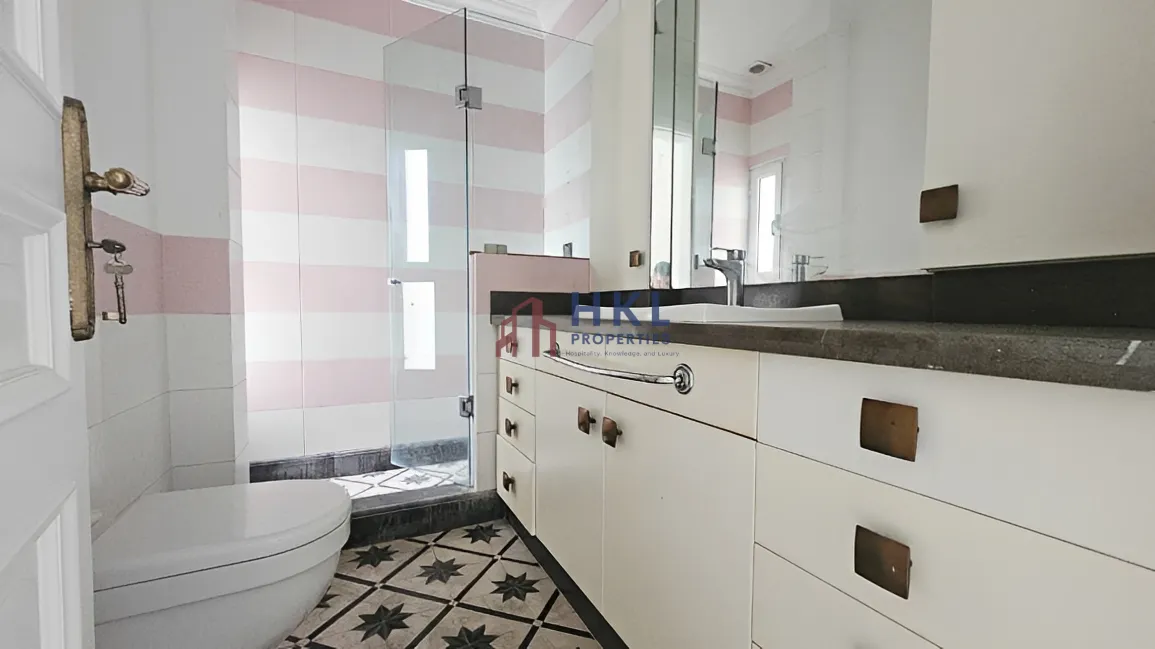Apartment for sale in Achrafieh, Beirut, Lebanon - 4 bed, 5 bath