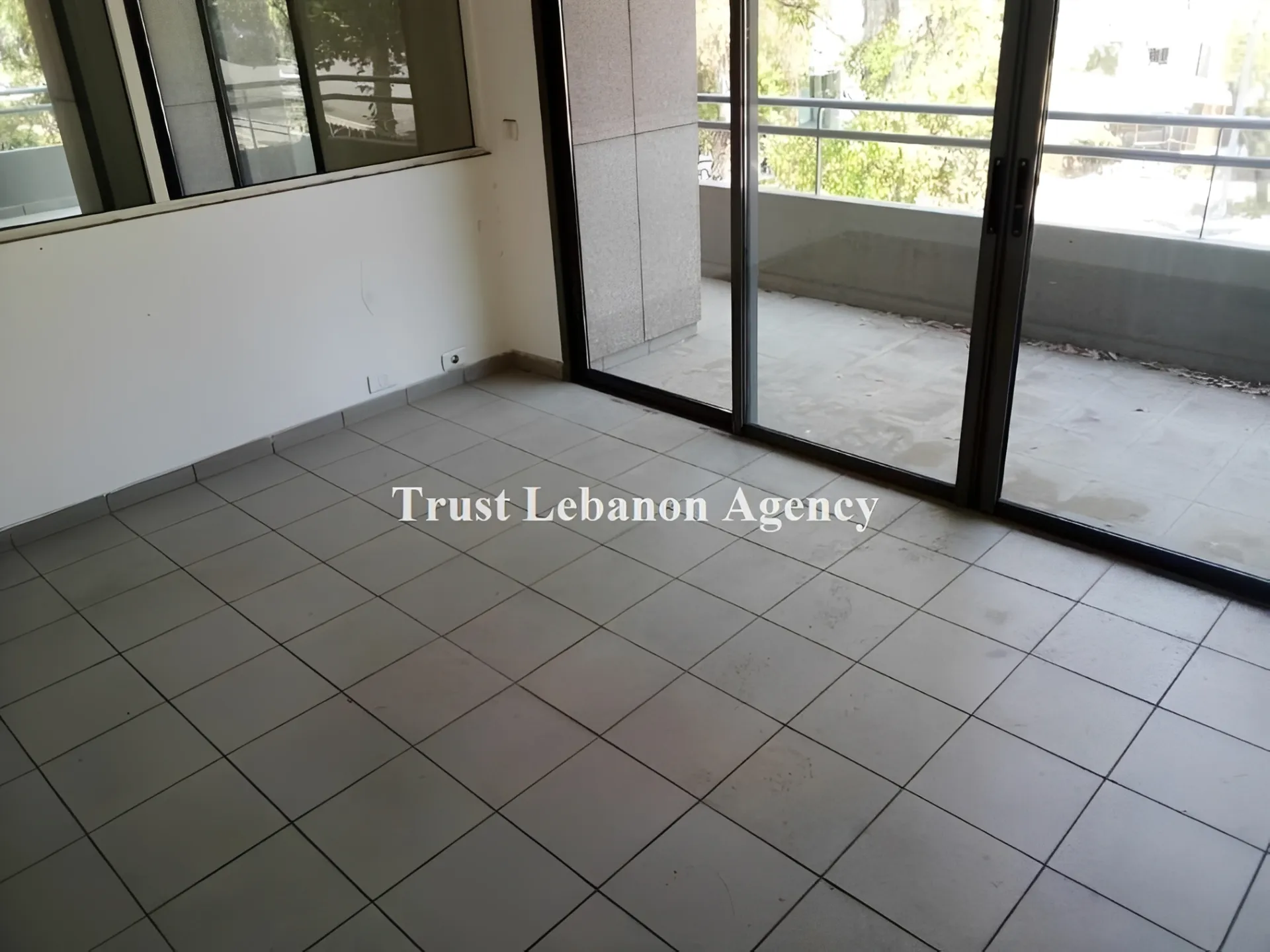 Commercial Property For Rent in Baabda, Hazmieh