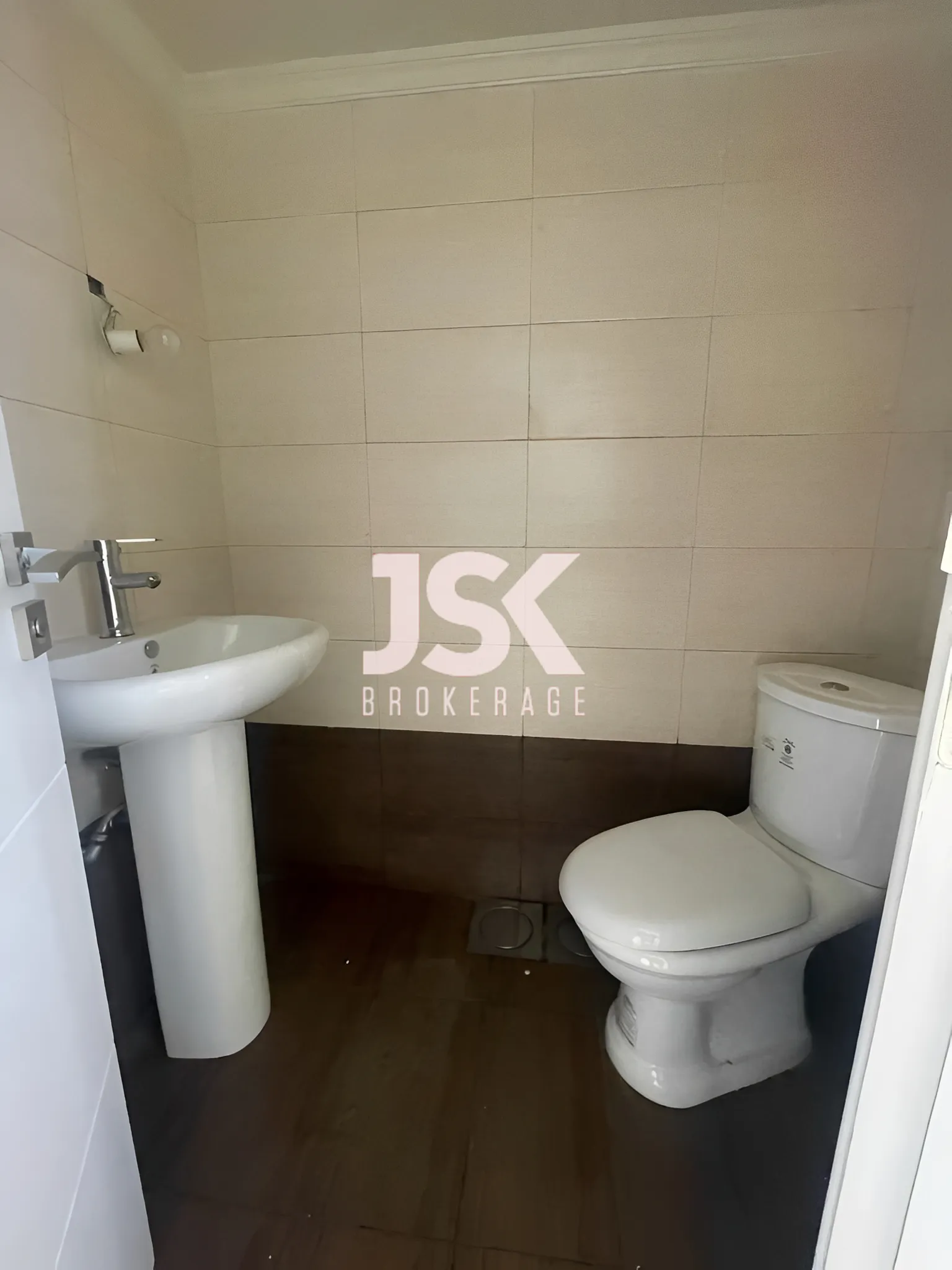 Office for Sale in Fatqa