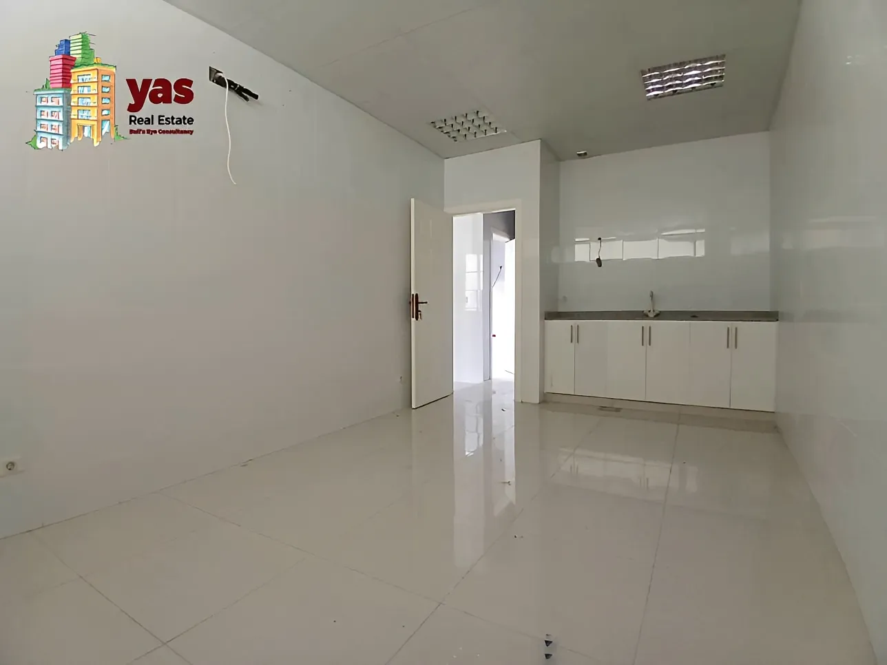 Warehouse for rent in Adonis