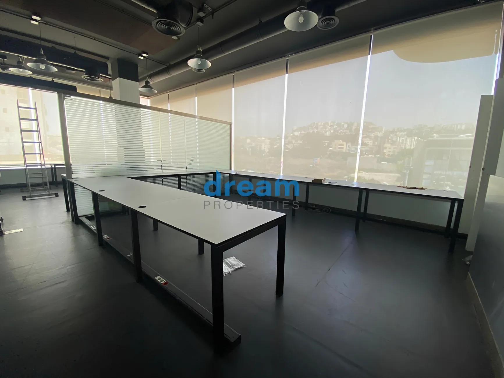 Office for sale in Horch Tabet