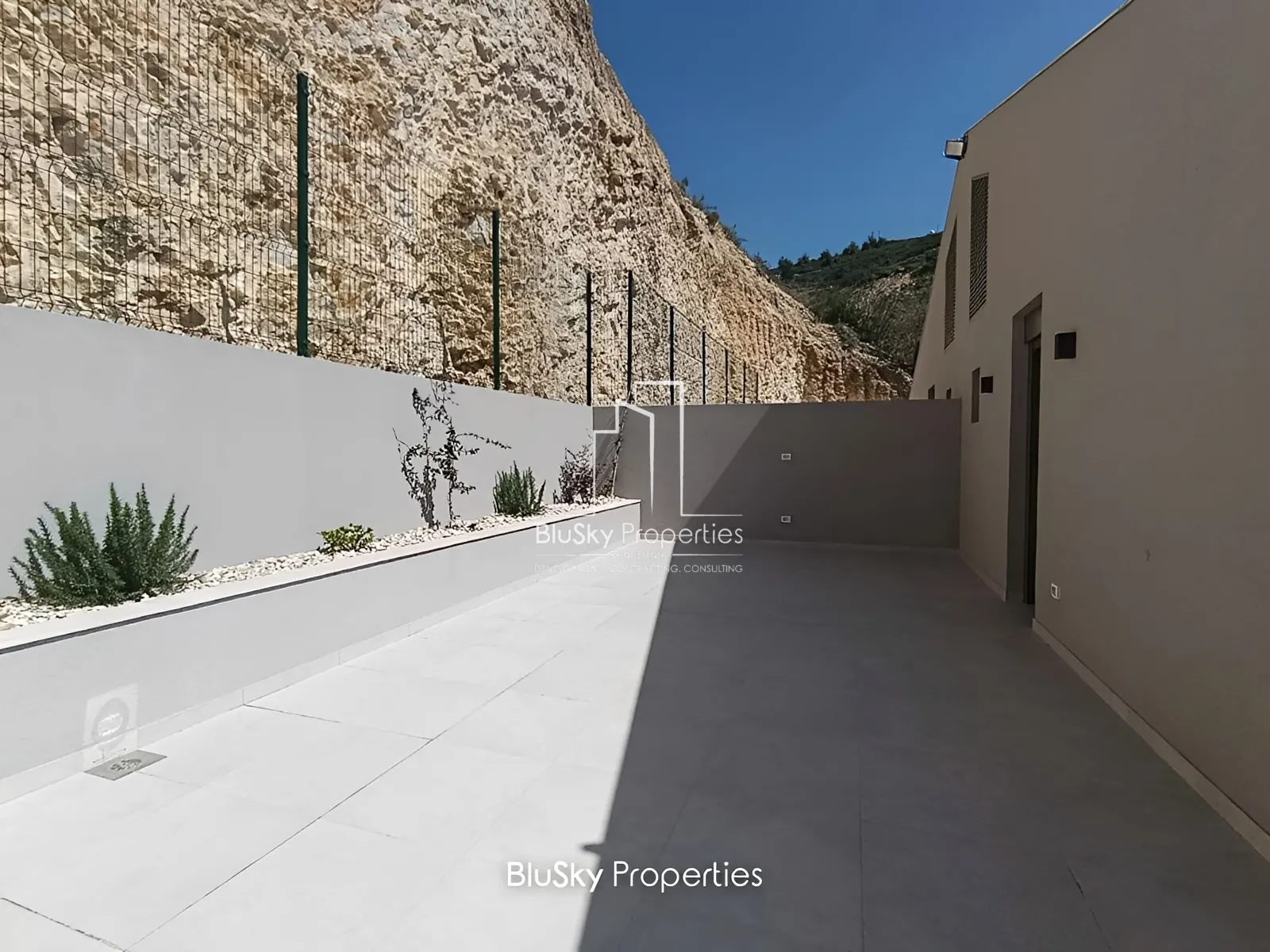 Apartment for Sale in Blat - 3 bed, 3 bath