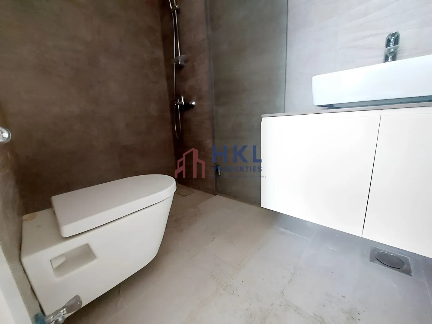 Apartment for rent in Ain El Mraiseh, Bayrut, Lebanon