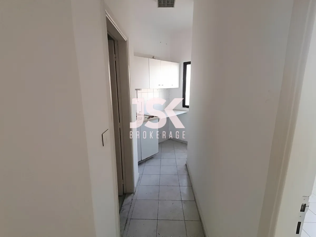 Office for rent in Baouchriyeh