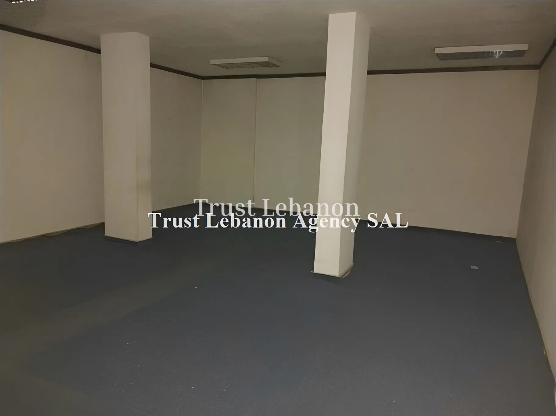 Showroom for rent in Jdeideh