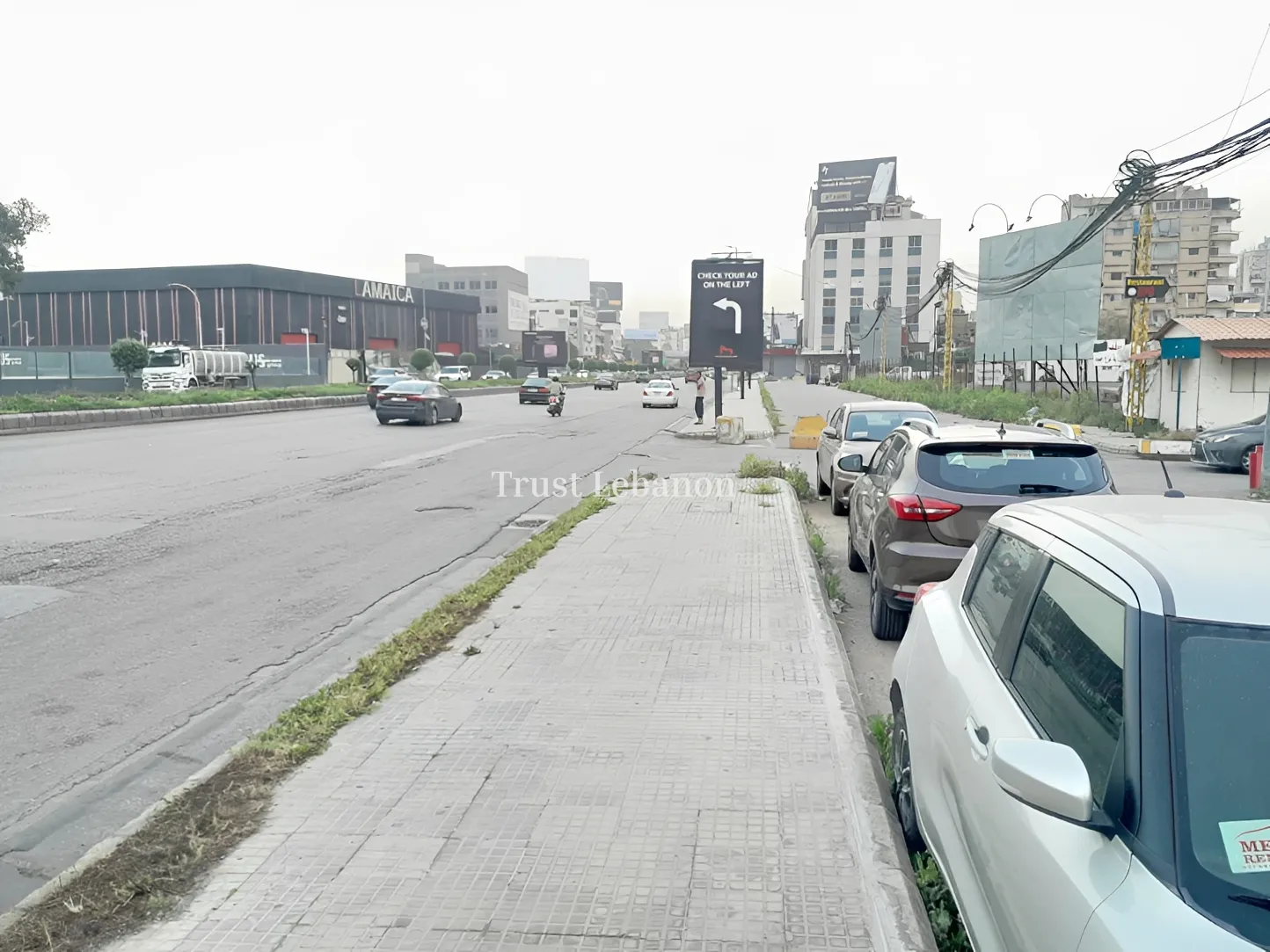 Showroom for rent in Daoura, Lebanon