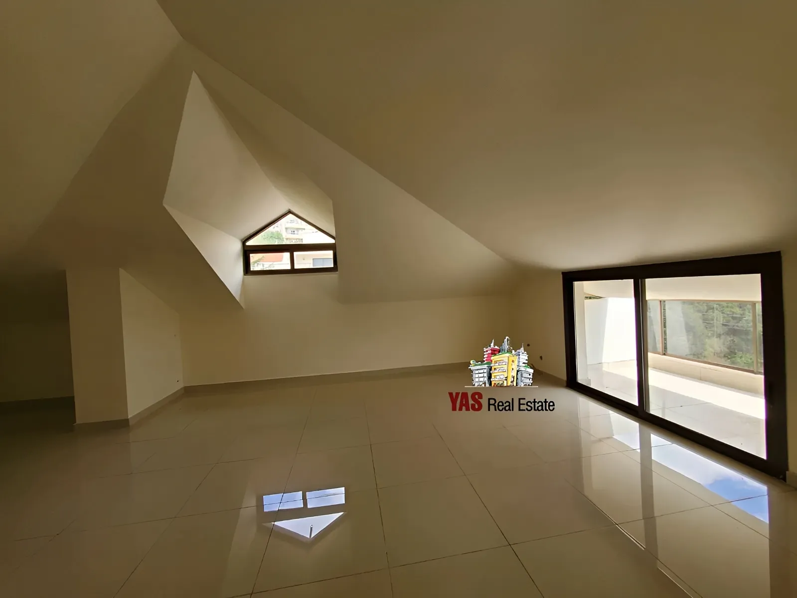 Apartment for Sale in Ballouneh