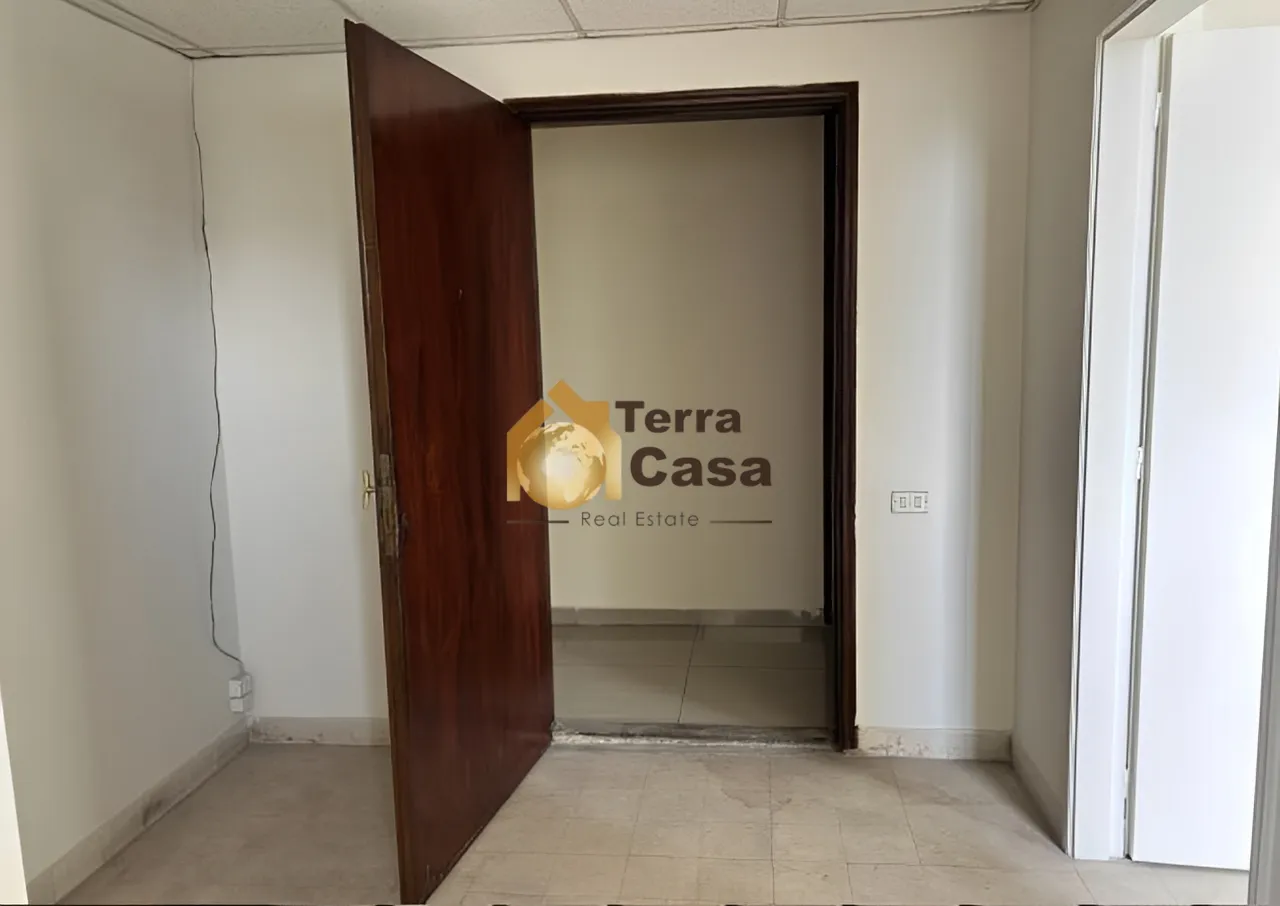 Commercial for sale in Baabda
