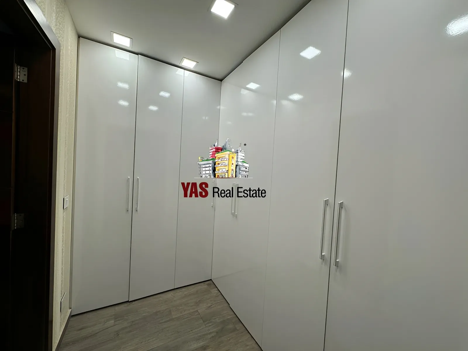 Apartment for Sale in Ballouneh - 3 bed, 4 bath