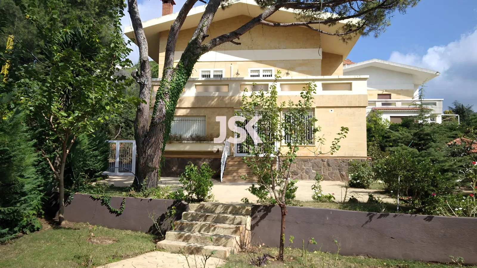 Villa for rent in Baabdat