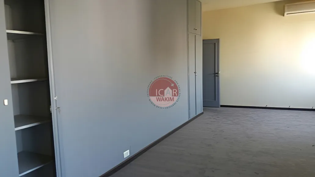 Office for rent in Jdeideh