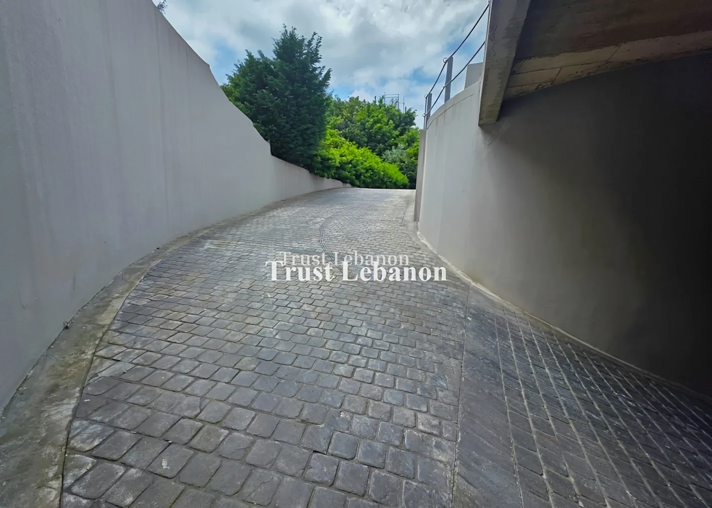 Warehouse for rent in Dbayeh, Lebanon