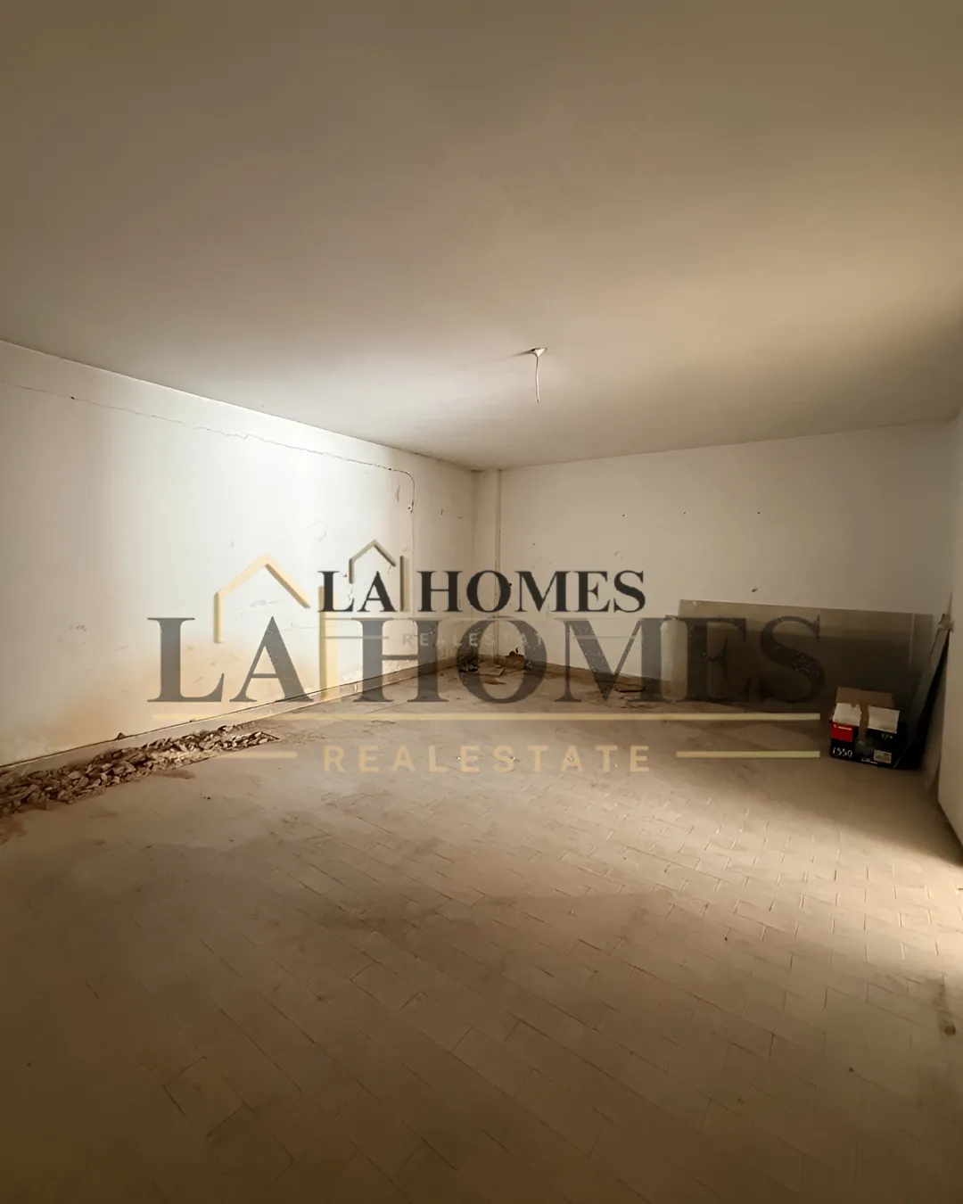 Office for sale in Horch Tabet