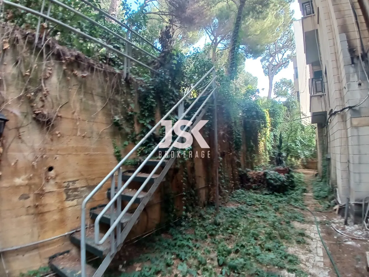 Building for Sale in Ain Saadeh
