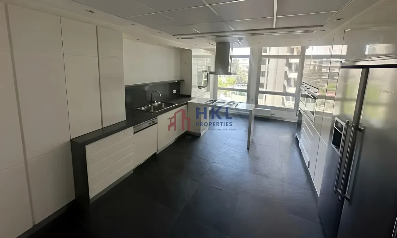 Apartment for rent in Achrafieh, Beirut, Lebanon - 4 bed, 5 bath