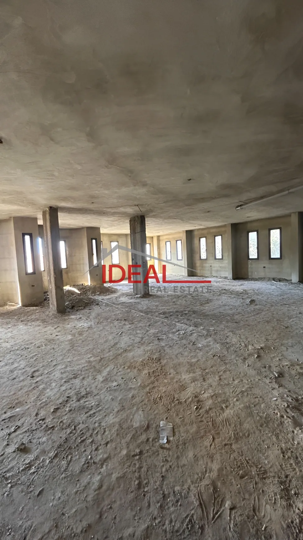 Showroom for sale in Ballouneh, Lebanon