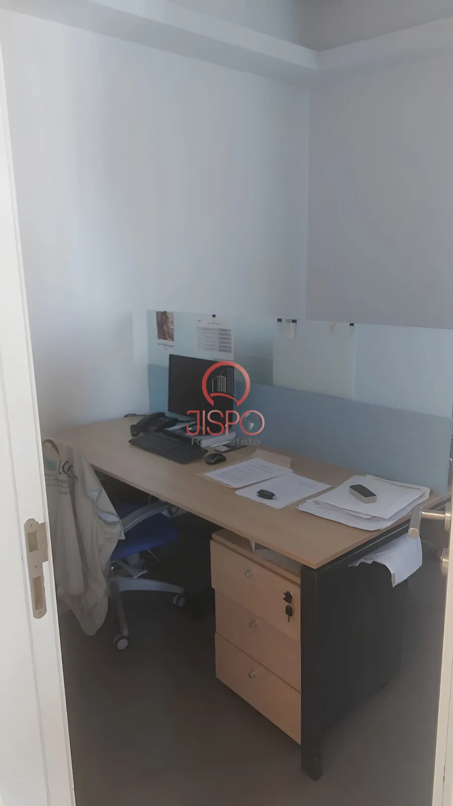 Office for rent in Forn El Chebbak