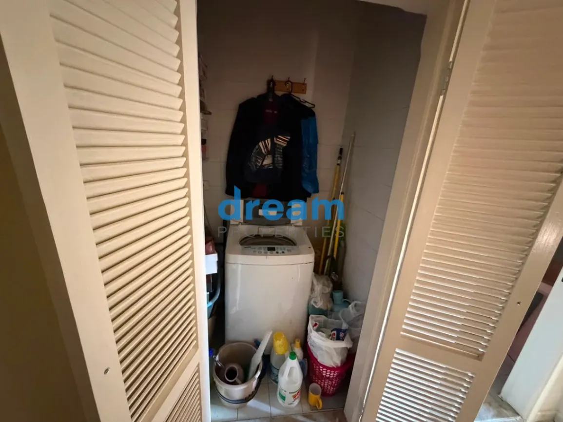 Apartment for sale in Ras Al Naba'a, Beirut, Lebanon - 3 bed, 2 bath