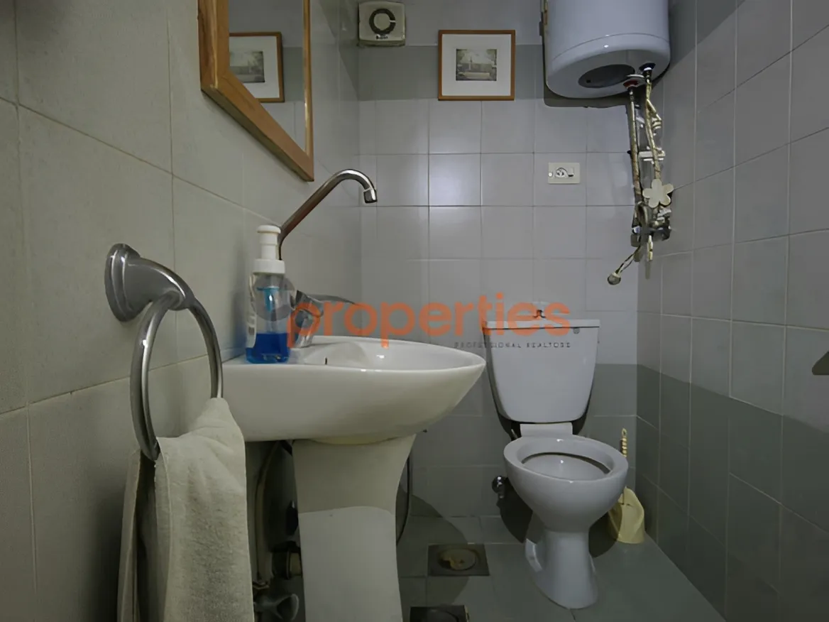 Office for Rent in Forn El Chebbak