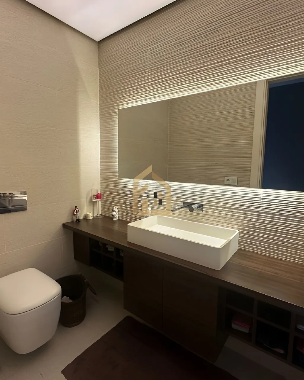 Apartment for sale in Achrafieh, Beirut, Lebanon - 3 bed, 4 bath