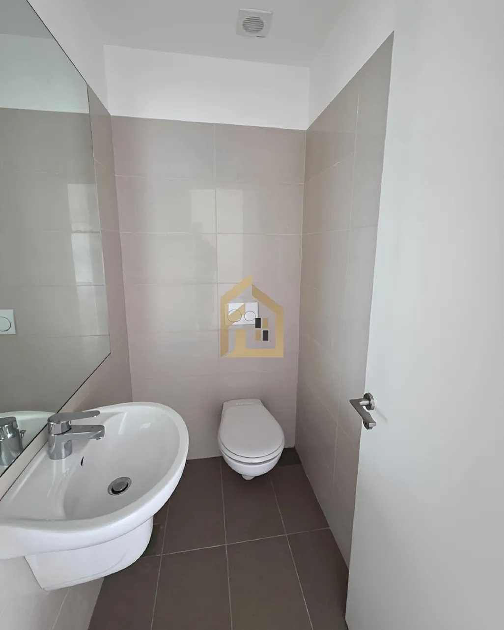 Apartment for sale in Achrafieh, Beirut, Lebanon - 2 bed, 3 bath