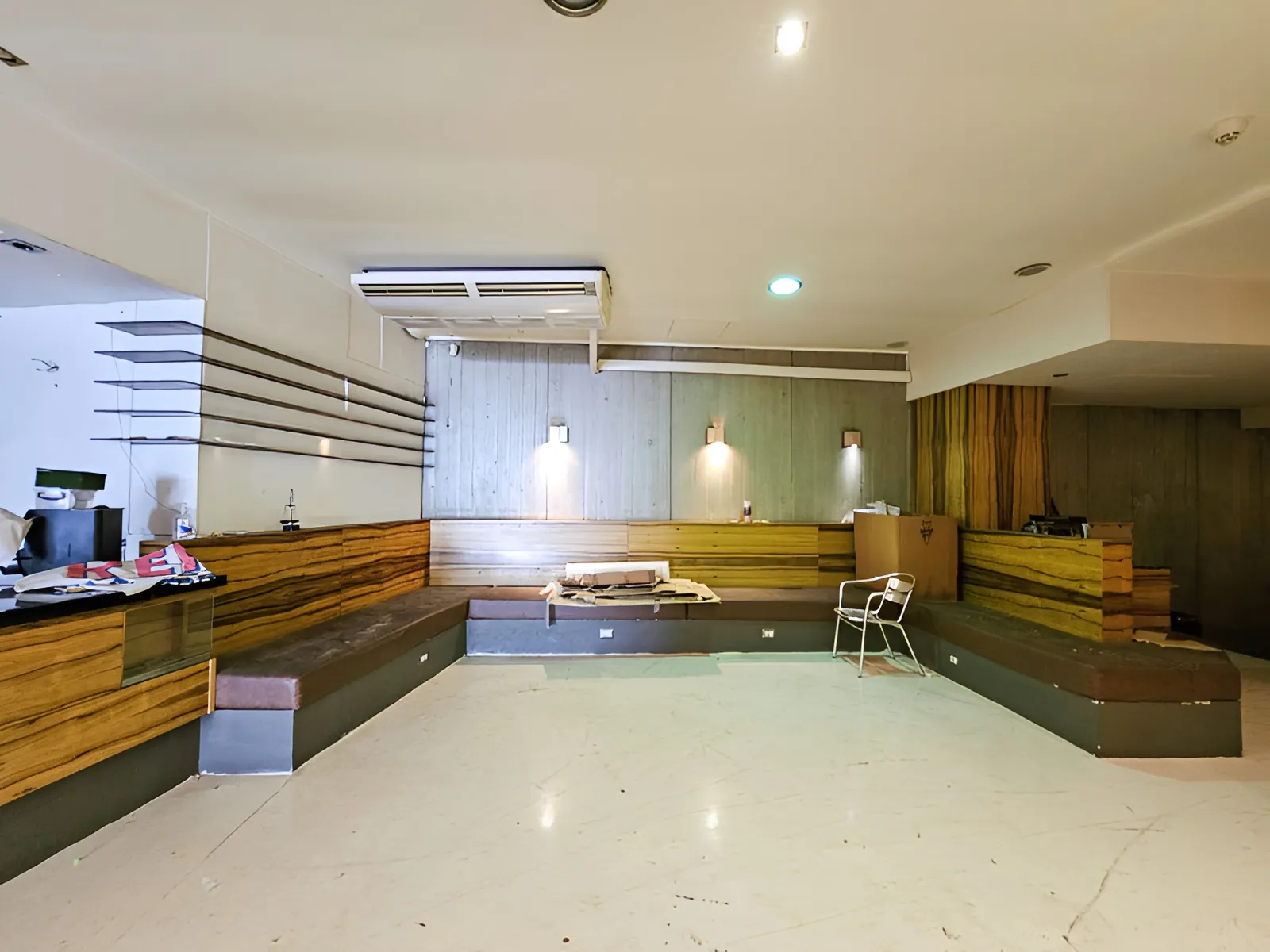 Showroom for Rent in Verdun