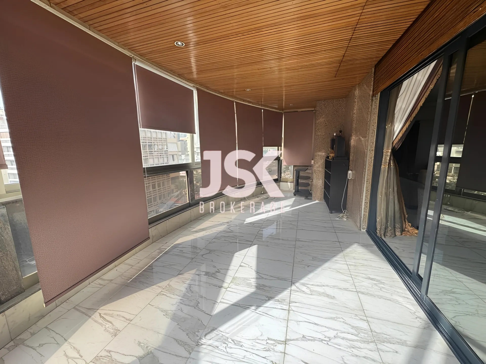 Apartment for Sale in Ramlet El Baida, Bayrut, Lebanon