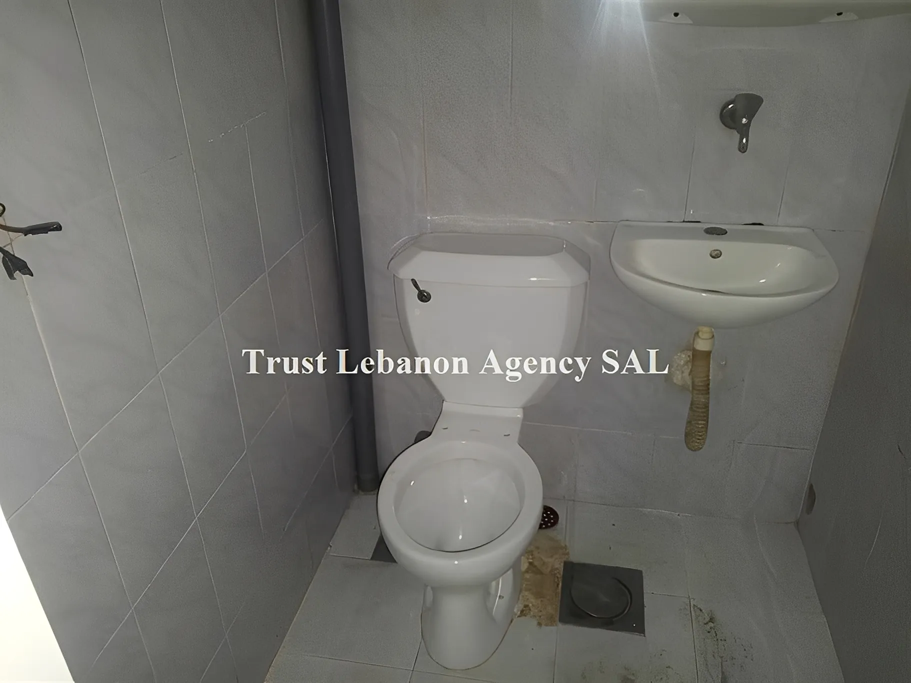 Shop for sale in Metn, Jisr El Bacha