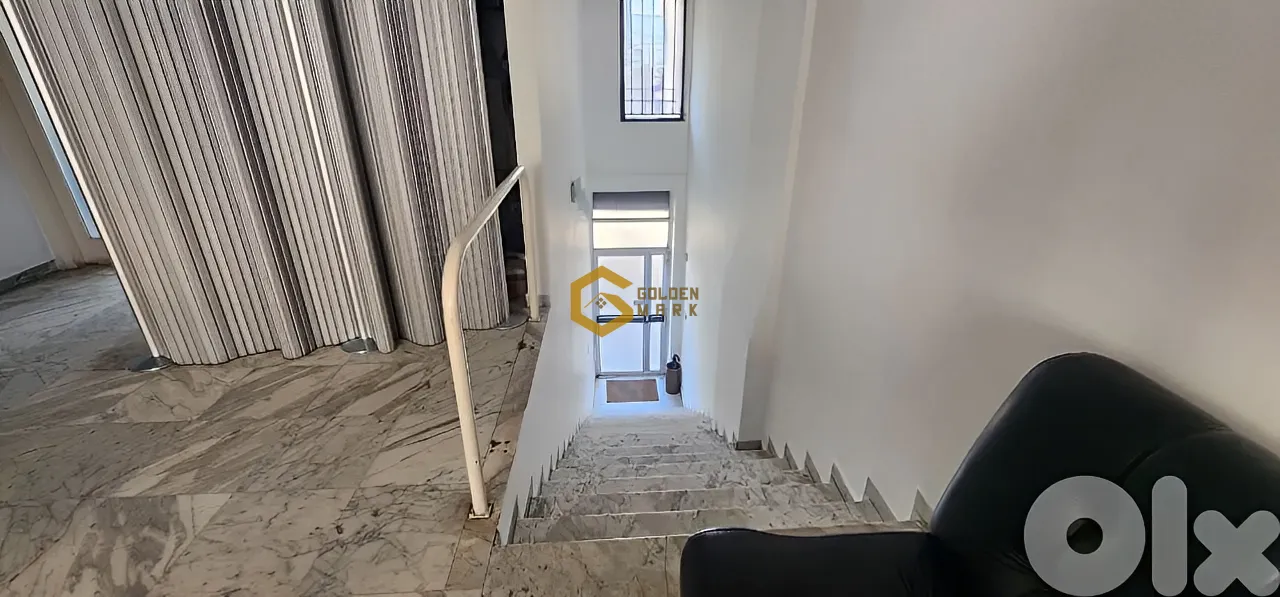 Showroom for sale in Dekwaneh