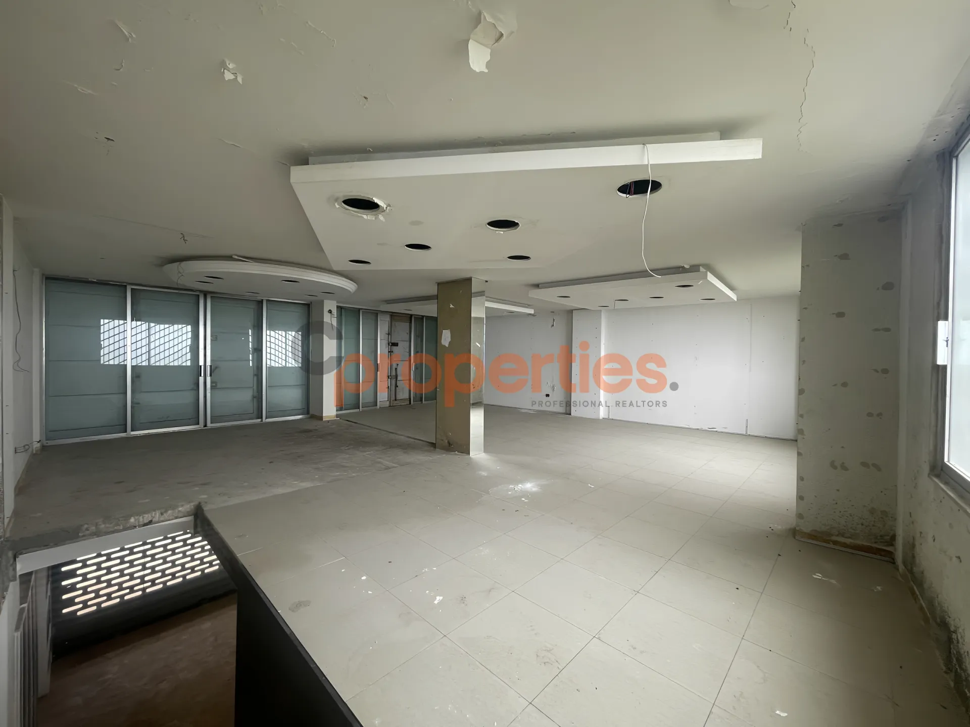 Showroom for Rent in Rayfoun