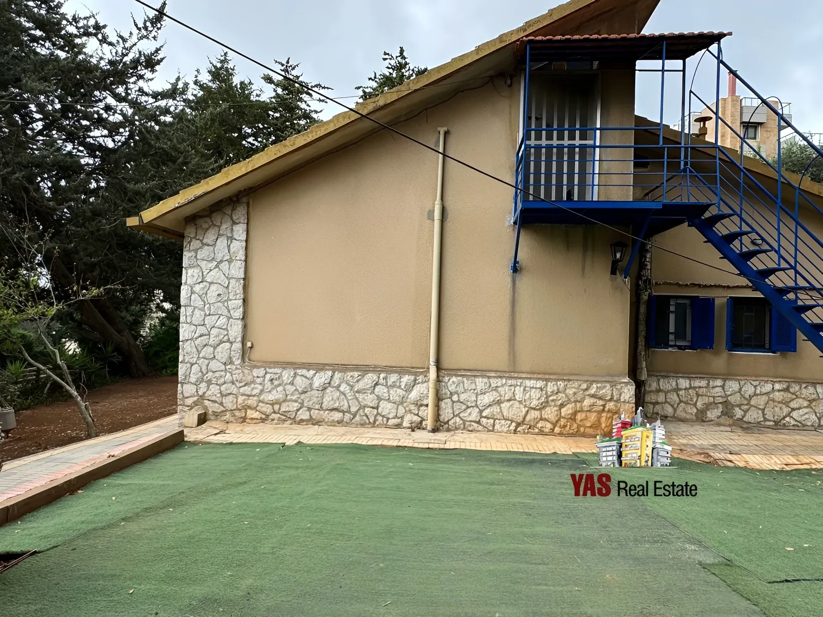 Land for Sale in Ballouneh