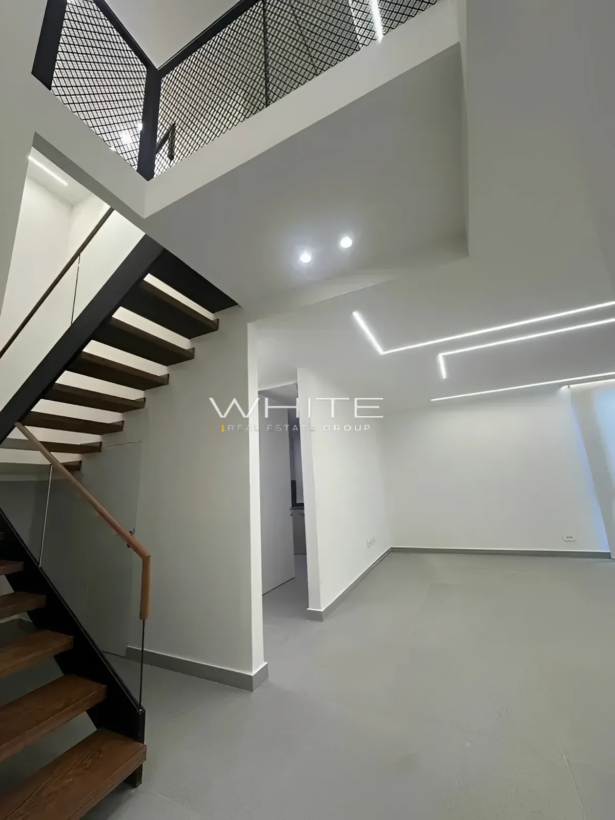Duplex for Rent in Achrafieh - 2 bed, 4 bath