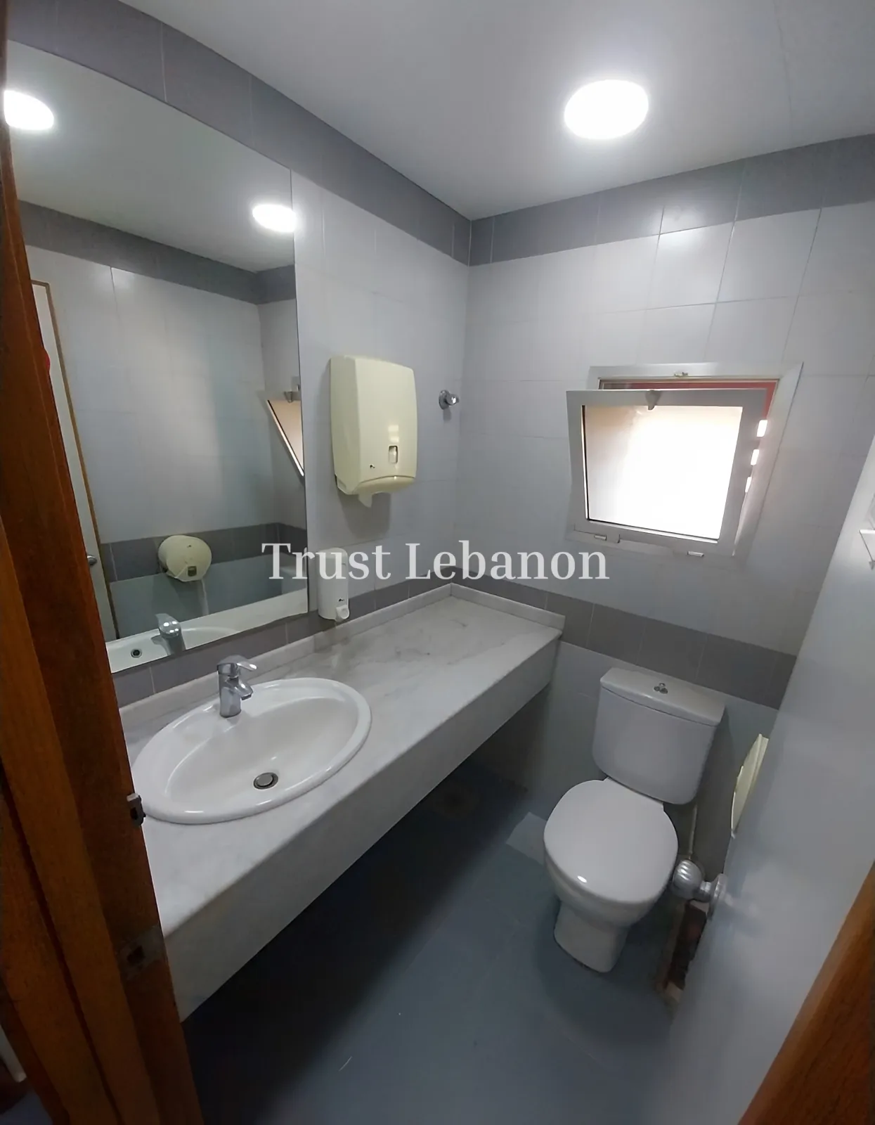 Office for rent in Horch Tabet
