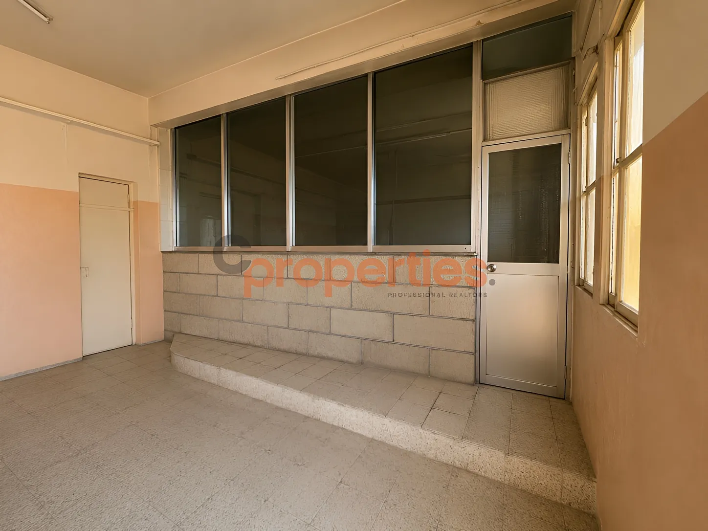 Shop for Rent in Rayfoun