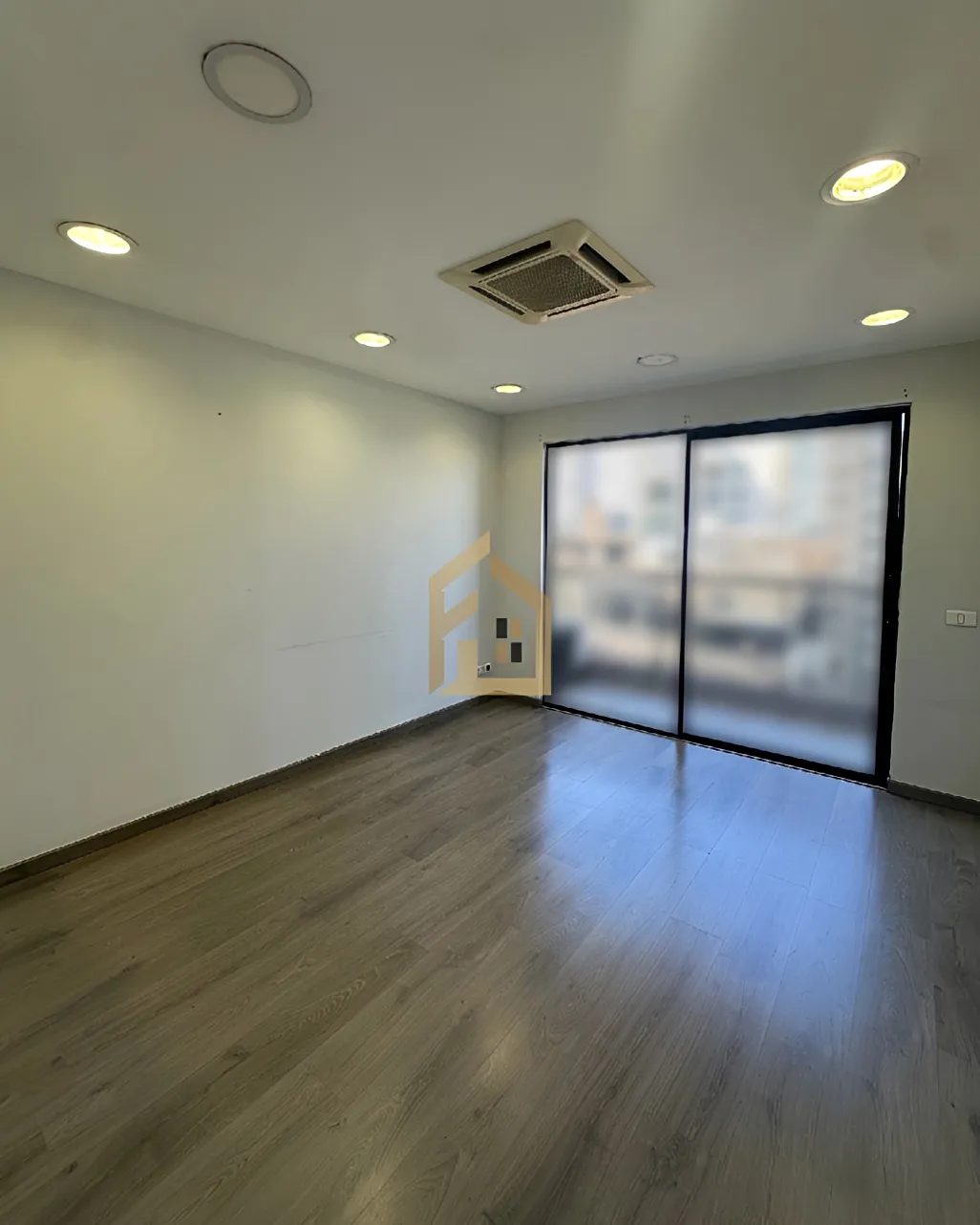 Office for rent in Ain El Mraiseh, Bayrut, Lebanon