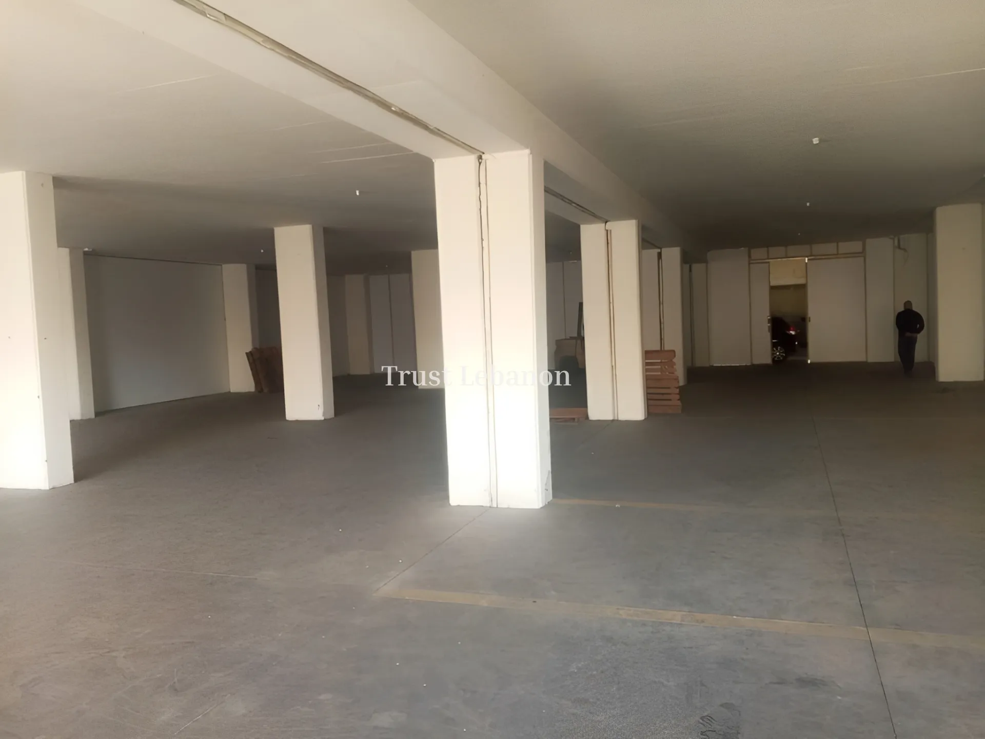 Warehouse for rent in Dekwaneh