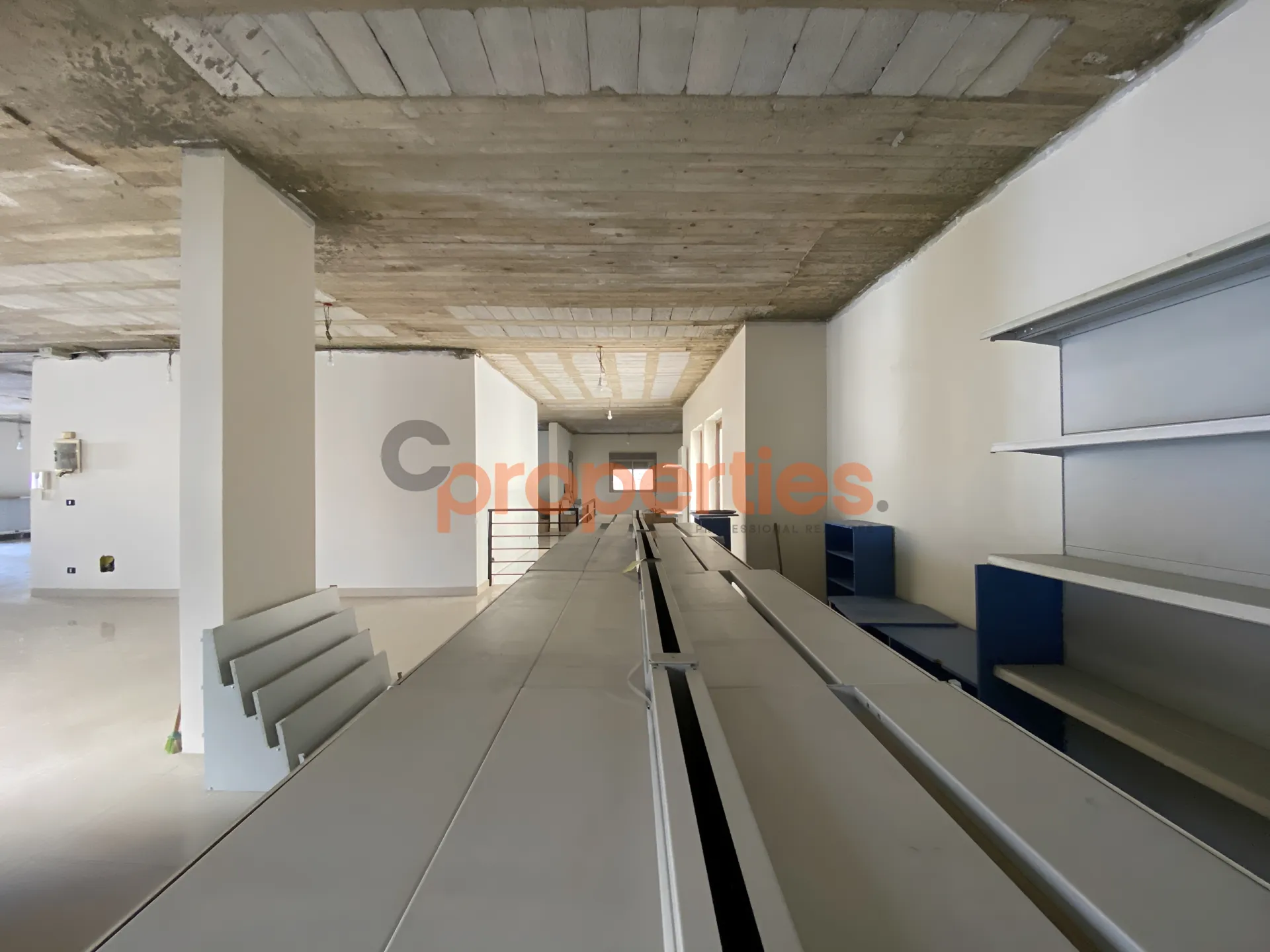 Showroom for Sale in Hazmieh