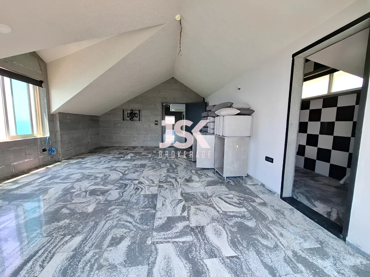 Restaurant for Sale in Halat