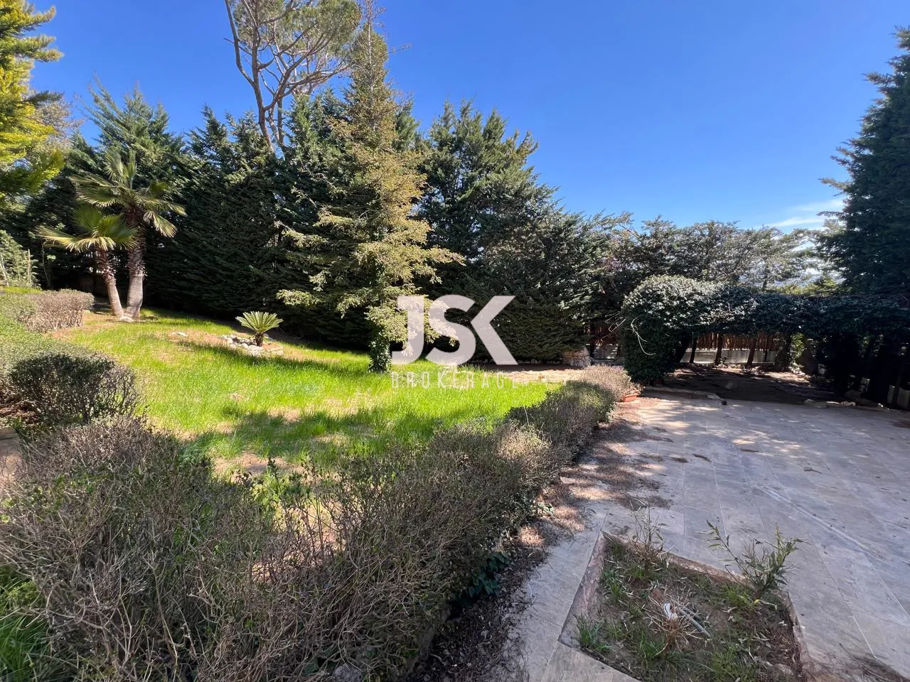 Villa for Sale in Baabdat