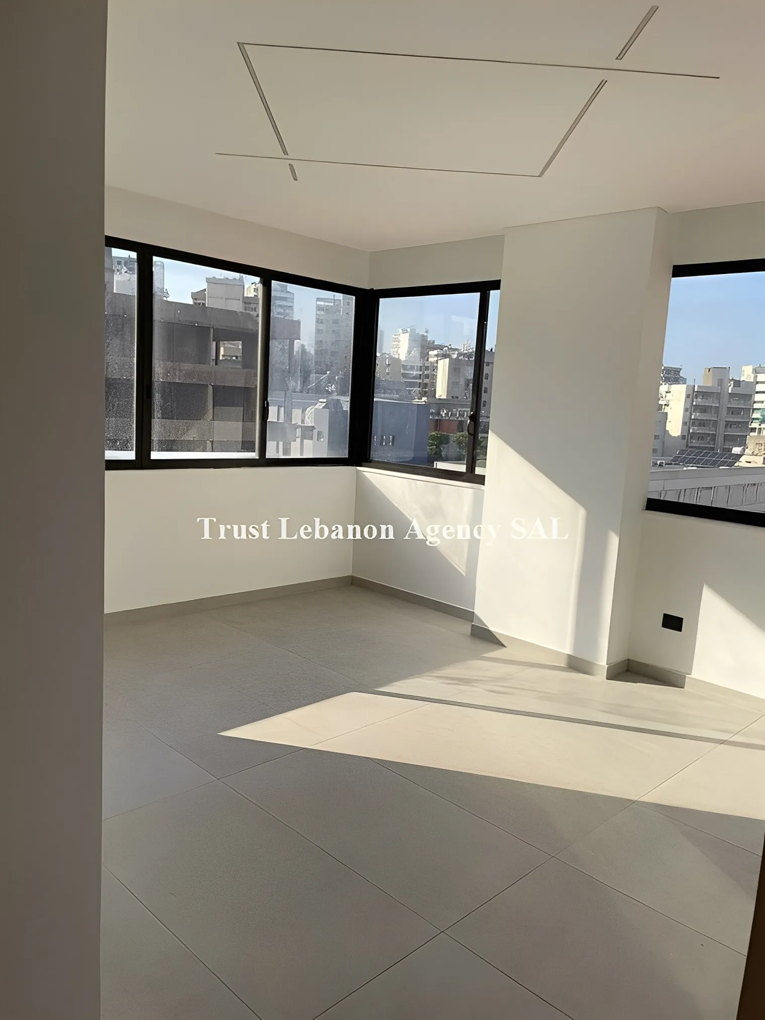 Office for rent in Metn, Dekweneh