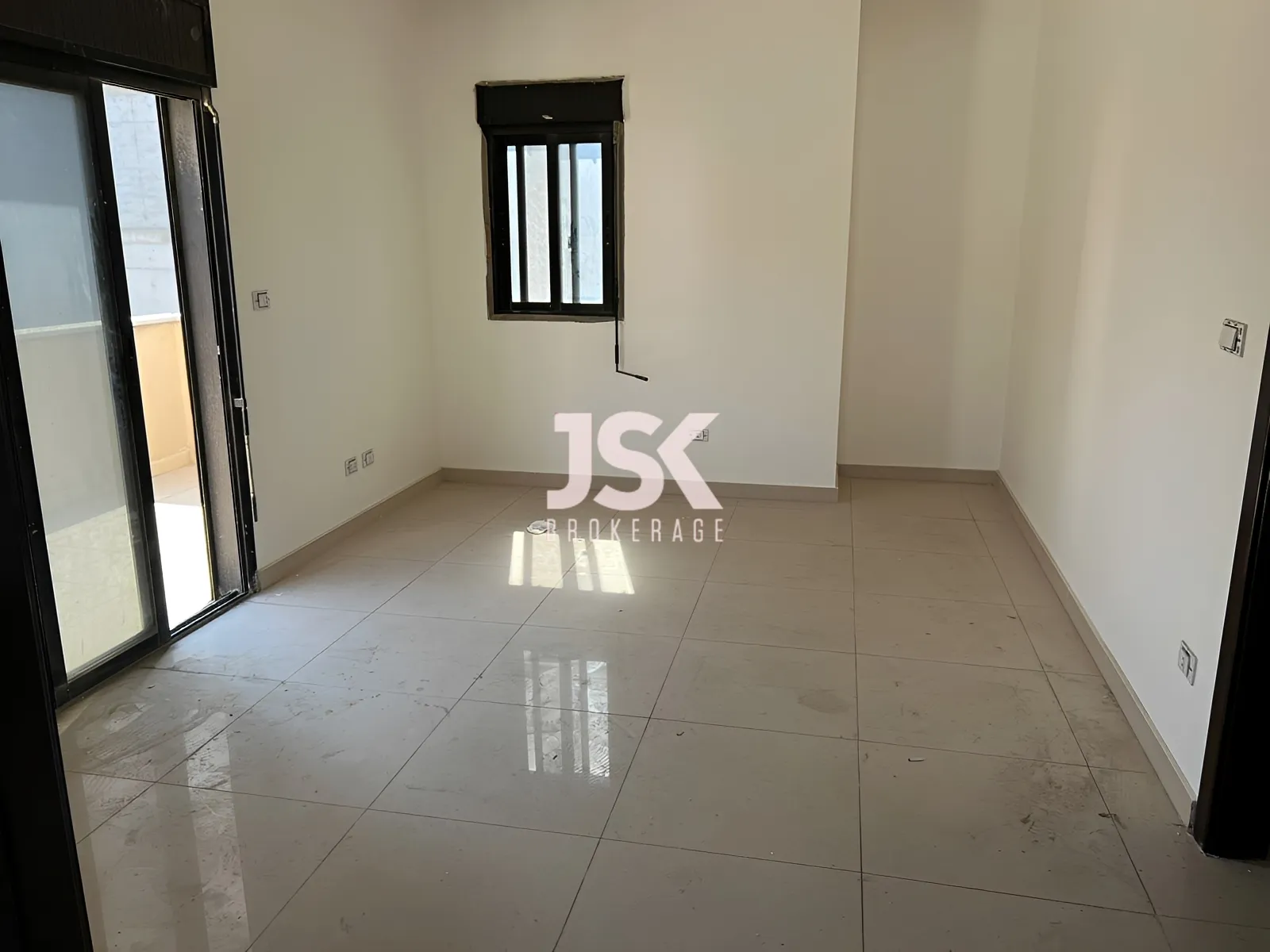 Apartment for Sale in Ain El Remmaneh - 3 bed, 3 bath