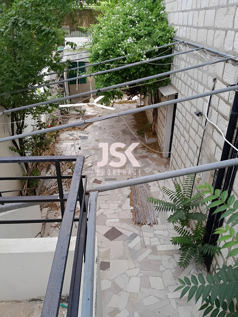 Building for Sale in Aley