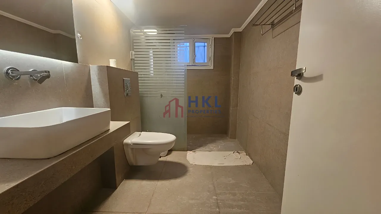 Apartment for rent in Caree d'or, Achrafieh
